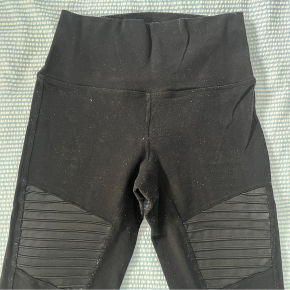 ALO MOTO LEGGINGS - Picture 2 of 8